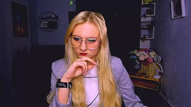 Snapshot of madam_uliis chatting on December 22, 2025, 1:52 pm madam uliis online show from December 22, 2025, 1:52 pm