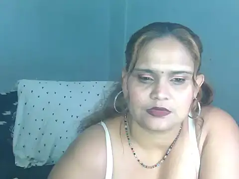 clover cams1874 online show from November 25, 2025, 10:15 am