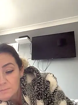 Snapshot of GoldenSquirter chatting on November 25, 2025, 12:27 pm GoldenSquirter online show from November 25, 2025, 12:27 pm