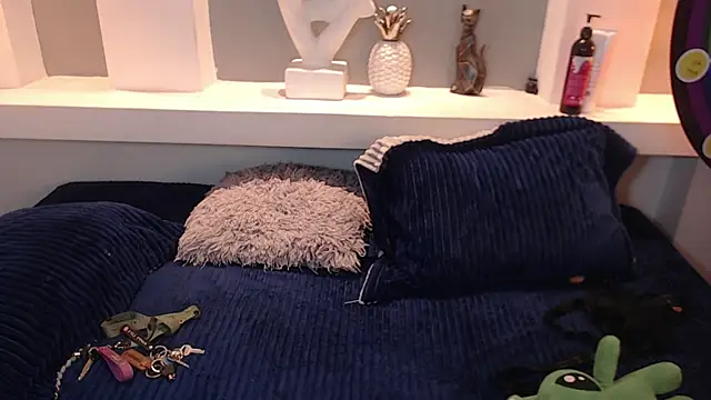 milu w4llace online show from October 21, 2025, 11:38 pm