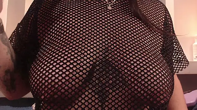 milu w4llace online show from October 28, 2025, 4:49 am