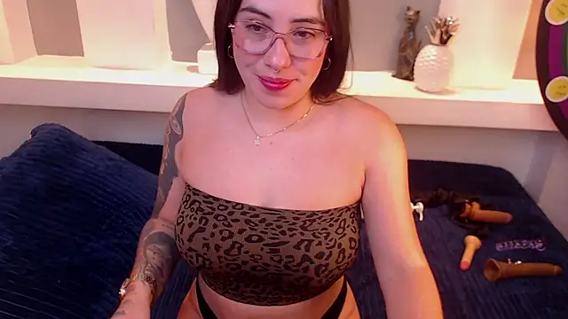 milu w4llace online show from December 13, 2025, 11:54 pm