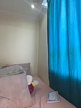 Ivelleee  online show from November 8, 2025, 7:56 pm