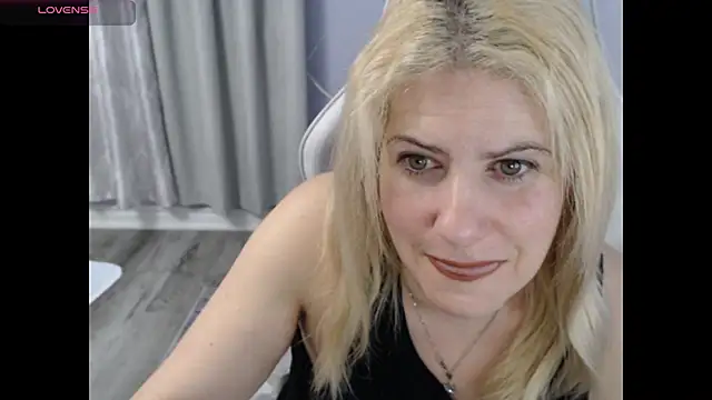 BellaStar84 online show from November 18, 2025, 11:58 am