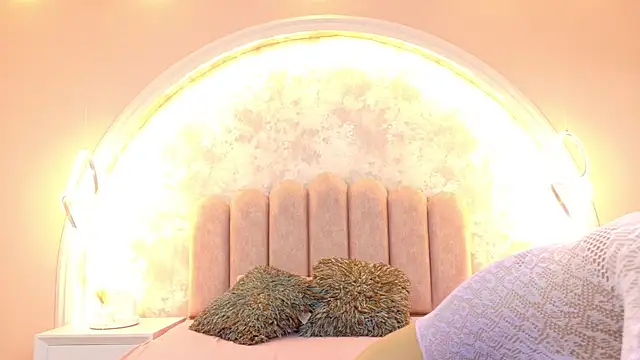 CamilaJohnston online show from October 13, 2025, 9:04 pm