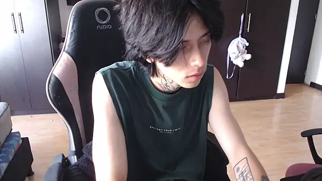 Snapshot of xIce_Boy chatting on December 15, 2025, 1:26 pm xIce Boy online show from December 15, 2025, 1:26 pm