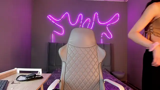 madison  rey online show from December 19, 2025, 12:34 pm