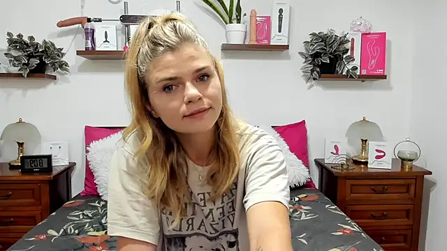 Snapshot of HaleyReedme chatting on September 16, 2025, 6:14 am HaleyReedme online show from September 16, 2025, 6:14 am