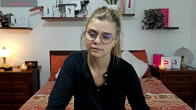 Snapshot of HaleyReedme chatting on October 6, 2025, 7:17 am HaleyReedme online show from October 6, 2025, 7:17 am