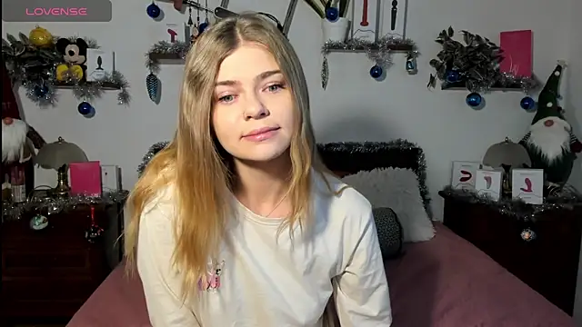 Snapshot of HaleyReedme chatting on December 23, 2025, 8:23 am HaleyReedme online show from December 23, 2025, 8:23 am