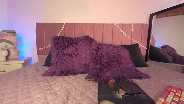 kitty-kryss online show from January 13, 2026, 5:40 pm