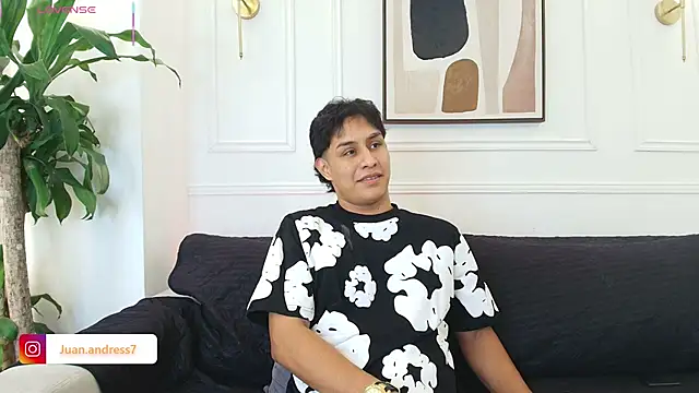 Snapshot of Stone_grey1_ chatting on October 6, 2025, 1:25 am Stone grey1 online show from October 6, 2025, 1:25 am