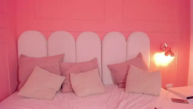 eva sainnt online show from October 11, 2025, 5:17 am