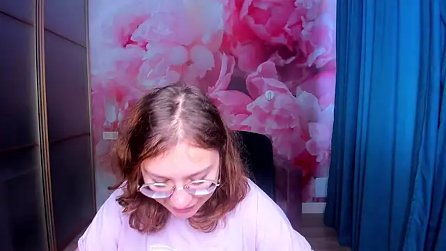 AngelinaLow online show from November 17, 2025, 12:22 pm