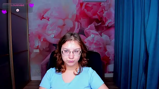 AngelinaLow online show from November 25, 2025, 12:38 pm