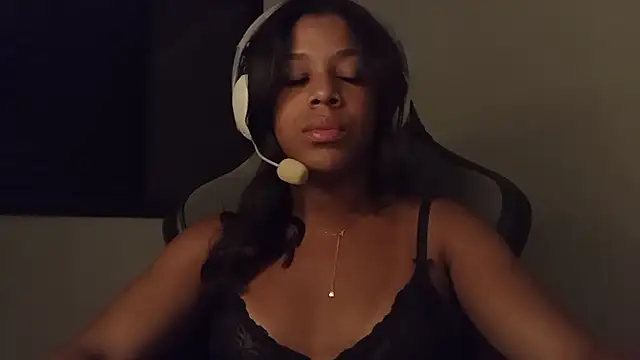 Snapshot of cammydebora chatting on October 8, 2025, 12:08 am cammydebora online show from October 8, 2025, 12:08 am