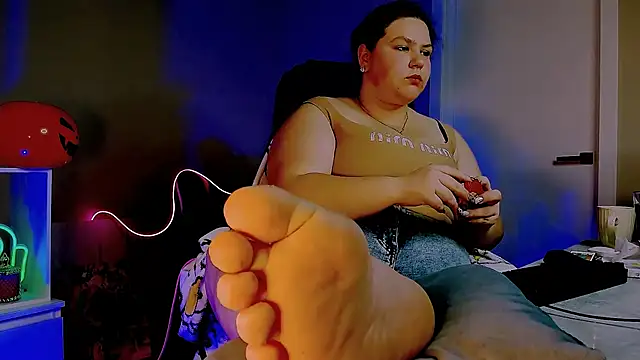 Snapshot of FlorenceAnderson chatting on October 31, 2025, 8:59 am FlorenceAnderson online show from October 31, 2025, 8:59 am