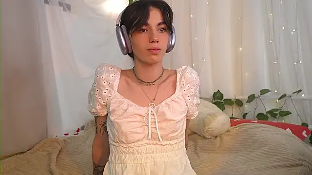 Snapshot of mystica_ chatting on October 13, 2025, 8:03 am mystica online show from October 13, 2025, 8:03 am