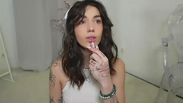 Snapshot of mystica_ chatting on October 17, 2025, 9:01 am mystica online show from October 17, 2025, 9:01 am