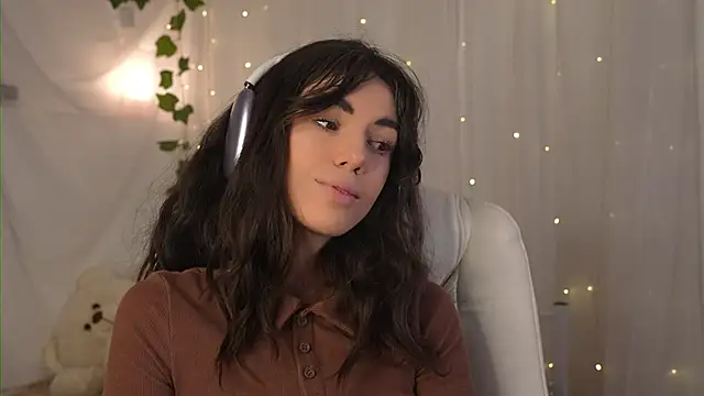 Snapshot of mystica_ chatting on October 28, 2025, 10:08 am mystica online show from October 28, 2025, 10:08 am