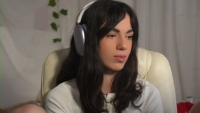 Snapshot of mystica_ chatting on November 6, 2025, 5:41 am mystica online show from November 6, 2025, 5:41 am