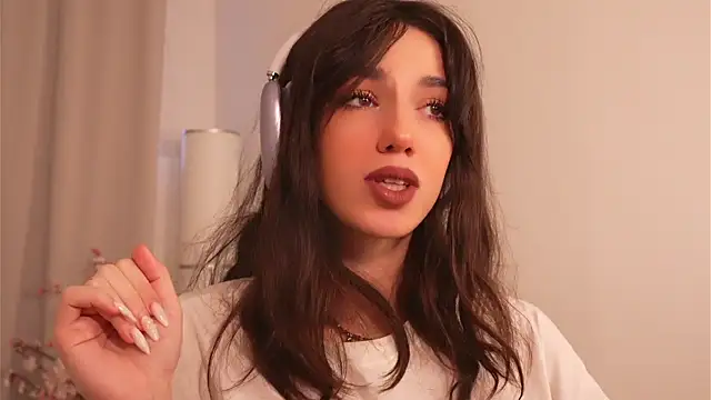 Snapshot of mystica_ chatting on November 19, 2025, 8:47 am mystica online show from November 19, 2025, 8:47 am