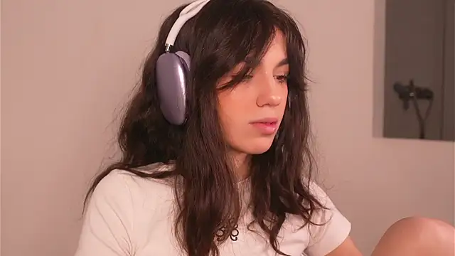 Snapshot of mystica_ chatting on November 24, 2025, 9:20 am mystica online show from November 24, 2025, 9:20 am