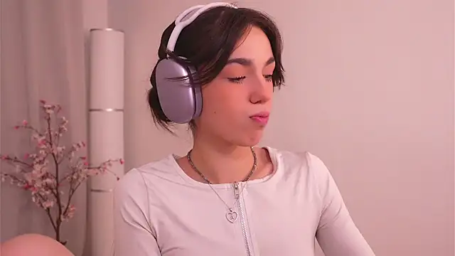 Snapshot of mystica_ chatting on November 27, 2025, 8:49 am mystica online show from November 27, 2025, 8:49 am