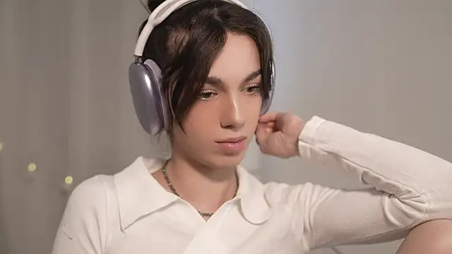 Snapshot of mystica_ chatting on November 28, 2025, 9:12 am mystica online show from November 28, 2025, 9:12 am