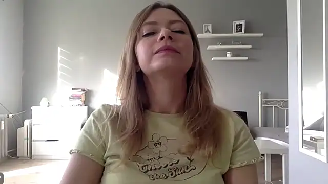 Snapshot of MillieShow chatting on October 13, 2025, 7:30 am MillieShow online show from October 13, 2025, 7:30 am