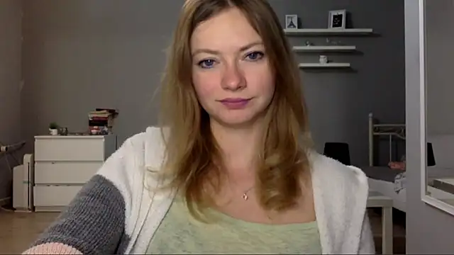 Snapshot of MillieShow chatting on November 3, 2025, 10:42 pm MillieShow online show from November 3, 2025, 10:42 pm