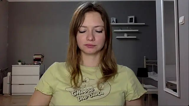 Snapshot of MillieShow chatting on November 6, 2025, 10:32 pm MillieShow online show from November 6, 2025, 10:32 pm