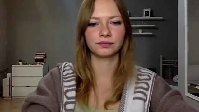 Snapshot of MillieShow chatting on November 18, 2025, 9:52 pm MillieShow online show from November 18, 2025, 9:52 pm