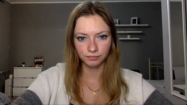 Snapshot of MillieShow chatting on December 17, 2025, 10:05 pm MillieShow online show from December 17, 2025, 10:05 pm