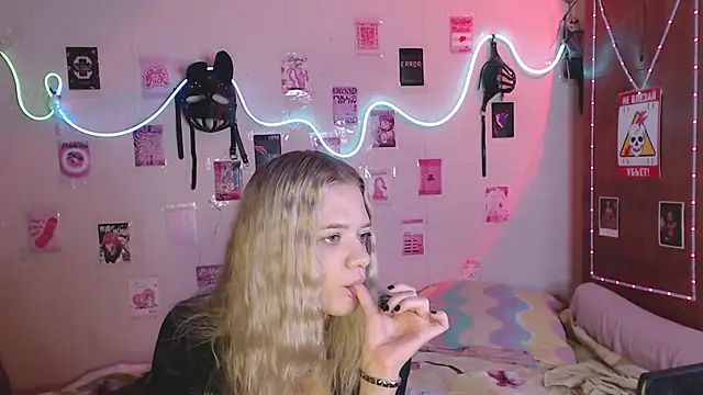 Your Horny Friends online show from September 9, 2025, 8:47 am