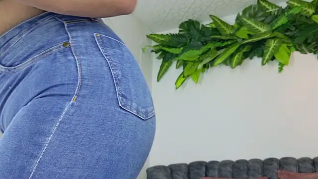 Snapshot of mollysweet11 chatting on February 8, 2026, 2:37 am mollysweet11 online show from February 8, 2026, 2:37 am