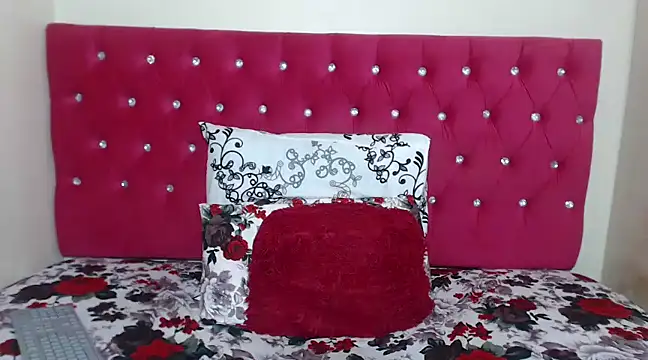 Snapshot of LUNAx02 chatting on March 18, 2025, 11:31 pm LUNAx02 online show from March 18, 2025, 11:31 pm