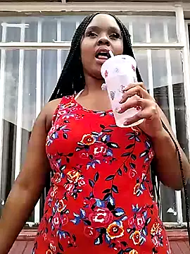 Snapshot of LUNAx02 chatting on December 15, 2025, 11:14 am LUNAx02 online show from December 15, 2025, 11:14 am