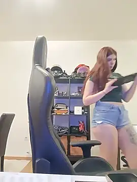 MeCherryy online show from May 14, 2026, 8:15 pm