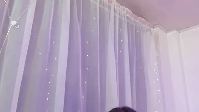 Pretty Johnson  online show from November 18, 2025, 11:36 am