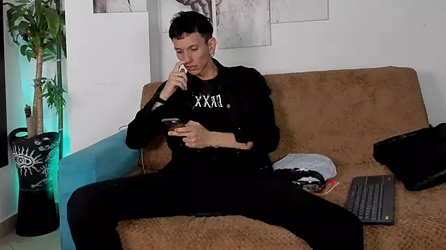 Snapshot of Giotrashy chatting on December 17, 2025, 12:16 am Giotrashy online show from December 17, 2025, 12:16 am