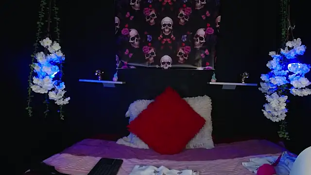 Hairydoll  online show from October 19, 2025, 7:03 pm