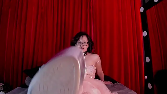 Snapshot of AngelinaBlanc_ chatting on April 7, 2026, 11:32 am AngelinaBlanc online show from April 7, 2026, 11:32 am