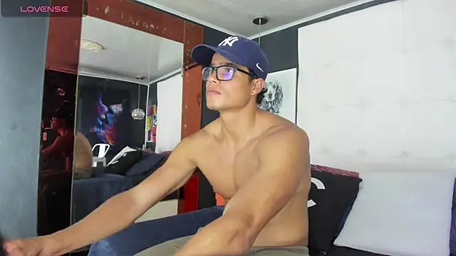 Snapshot of Christian_Musclet4 chatting on March 21, 2025, 11:12 pm Christian Musclet4 online show from March 21, 2025, 11:12 pm