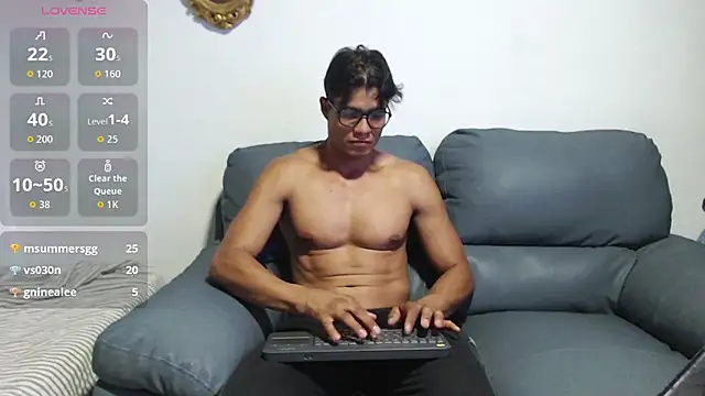 Snapshot of Christian_Musclet4 chatting on September 24, 2025, 3:21 am Christian Musclet4 online show from September 24, 2025, 3:21 am