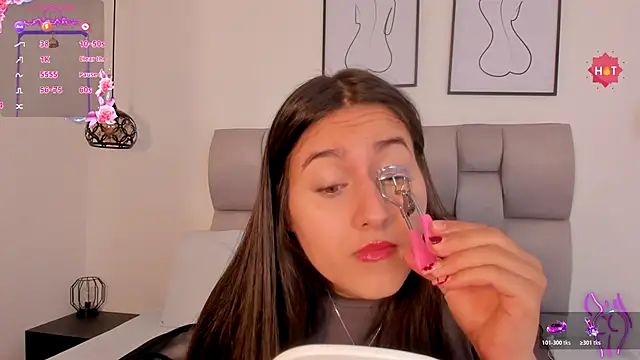 Hanna Evans   online show from November 23, 2025, 12:27 pm