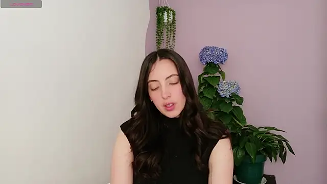 Snapshot of Rebbecawhite_meow chatting on February 21, 2026, 5:36 pm Rebbecawhite meow online show from February 21, 2026, 5:36 pm