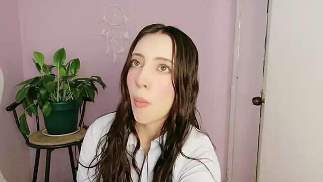 Rebbecawhite meow online show from May 18, 2026, 2:23 pm