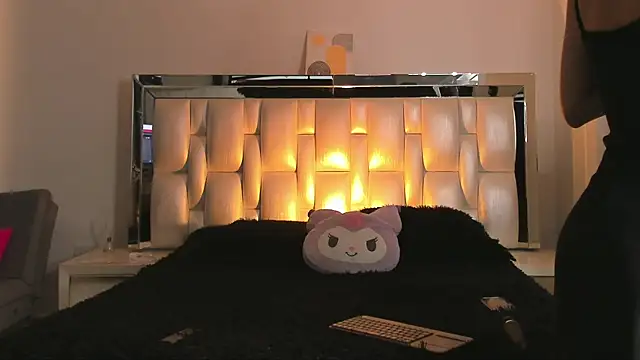 pauline rouge online show from November 8, 2025, 11:21 am