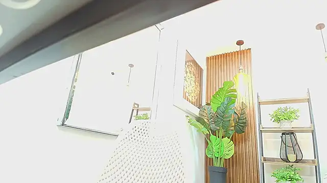 Snapshot of Coral_Lise chatting on September 23, 2025, 11:13 am Coral Lise online show from September 23, 2025, 11:13 am